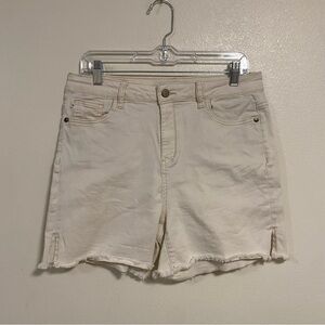Judy Blue Shorts Women’s Size 15/XL White Super Stretchy Denim Shorts Raw Hem